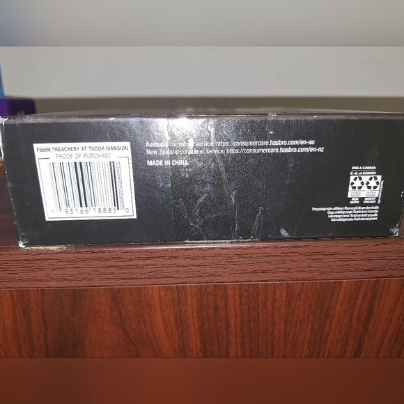 A Hasbro Clue Treachery at Tudor Mansion. Pre-owned but in good shape. Complete - Picture 3 of 9